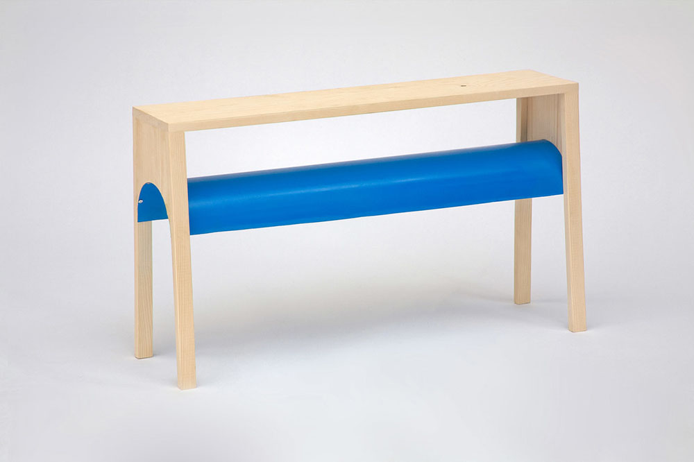 Le prototype du banc VAC est l'un des meubles imaginé en 2008 par Jean-Charles Amey lors de sa recherche action sur les formes primitives de mobilier. Remarqué en 2008 avec une mention spéciale qualité des dessins et des réalisation pour son DNSEP à l'École Supérieure d'Art et de Design de Reims, la série est ensuite exposée à la Villa Noailles en 2009 pour Design Parade.