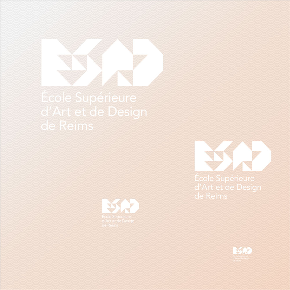 Lors de mes classes à l'École Supérieure d'Art et de Design de Reims, un concours a été lancé pour concevoir un nouveau logotype. Mon intention s'est portée assez rapidement sur la composition d'un symbole à partir d'éléments constructifs. C'est une référence à l'histoire de l'Art et du Design mais aussi un clin d'œil à ce qui fait une école, c'est d'abord un ensemble de personnes qui se rencontrent pour produire une expression unique.